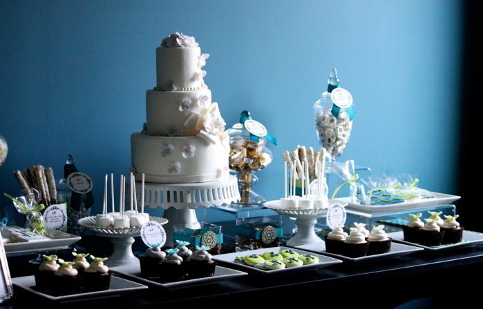 Elegant wedding cake tables